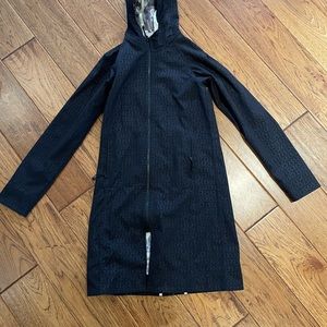 Lululemon pattern logo rain jacket - Women's size 4